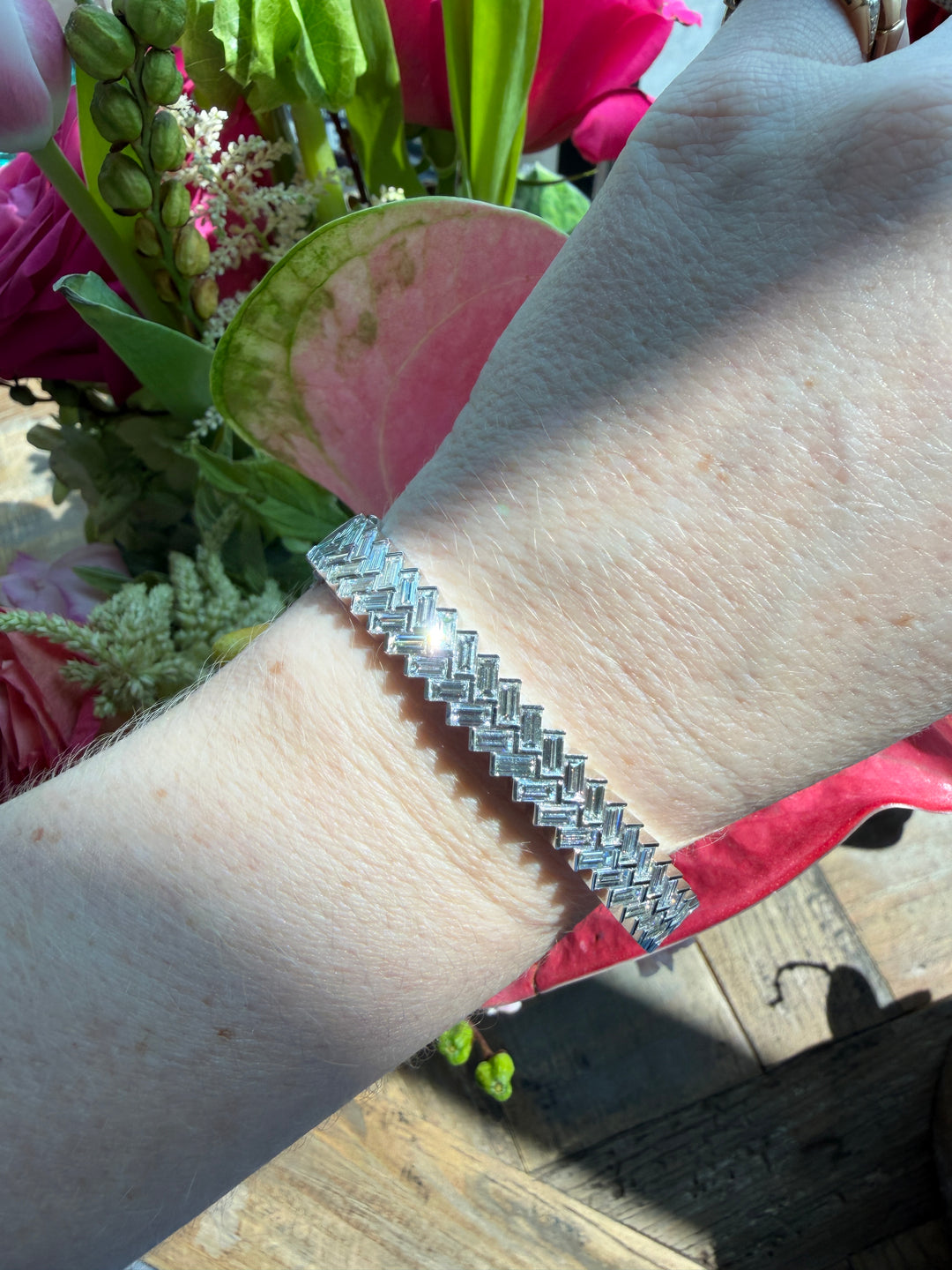 Chevron Baguette Diamond Hinged Bracelet in 18K Gold
