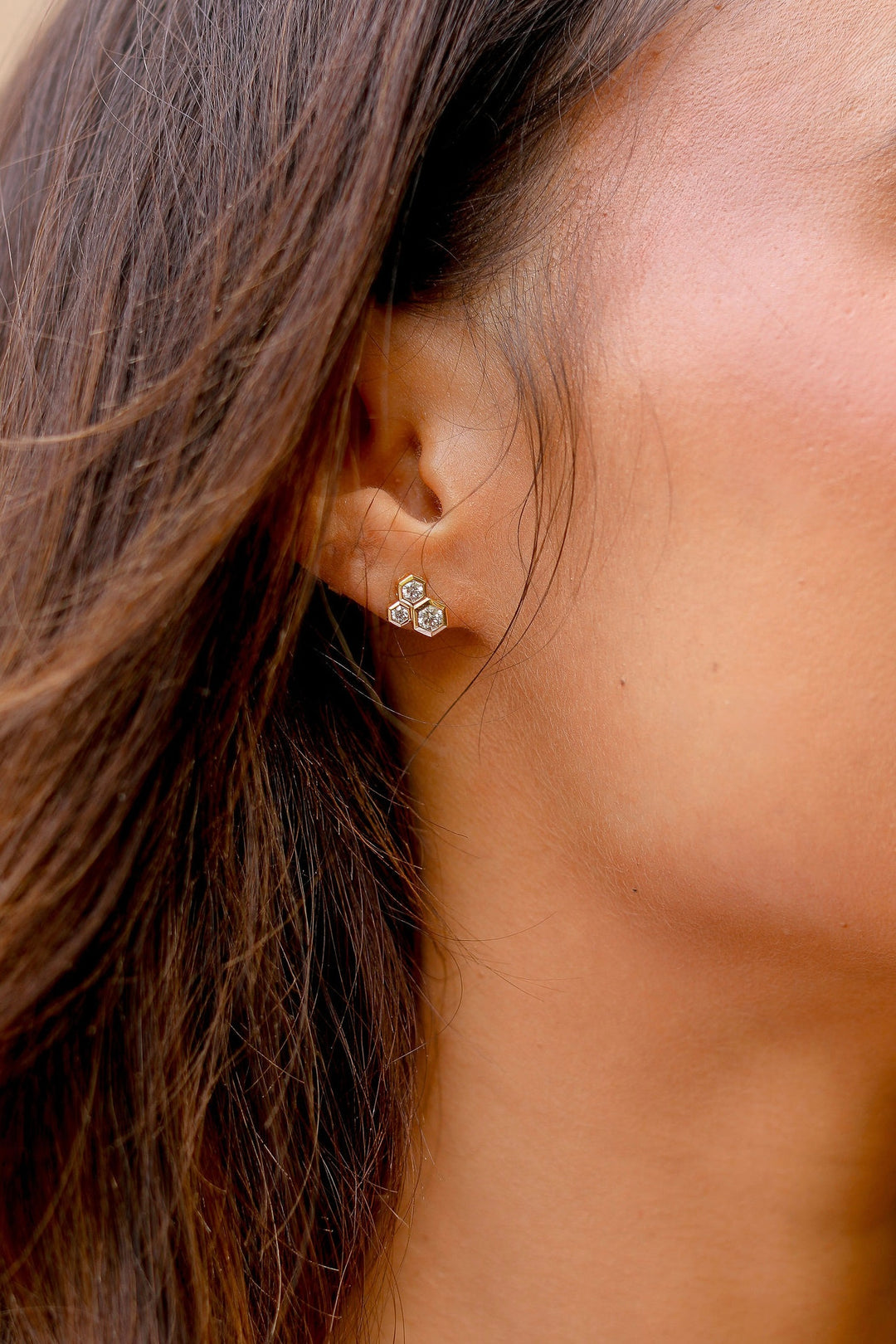 Hexagon Round Diamond Cluster Studs in 18K Gold
