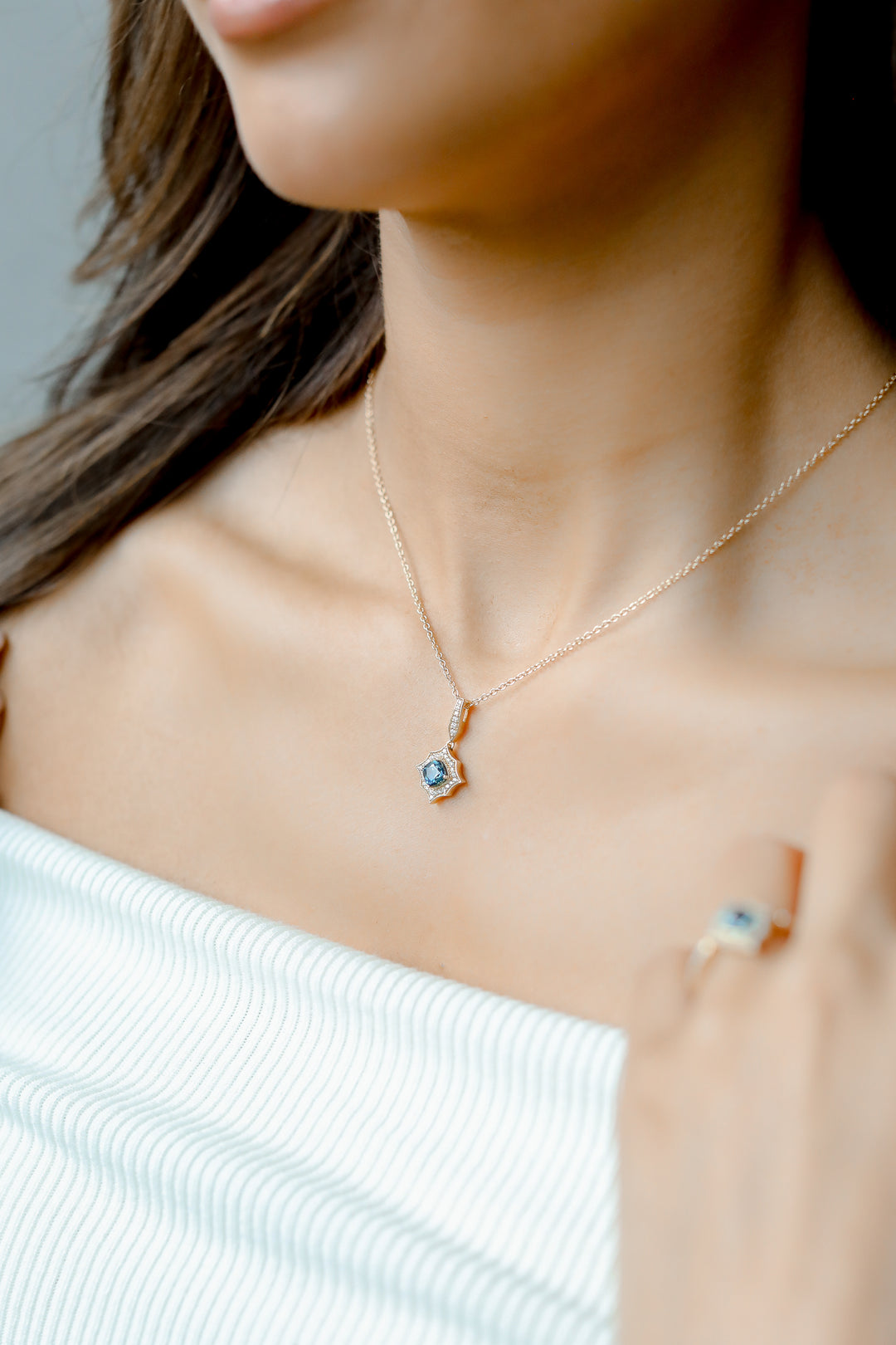 0.80ct Cushion Montana Sapphire & Diamond Vintage-Style Pendant with chain