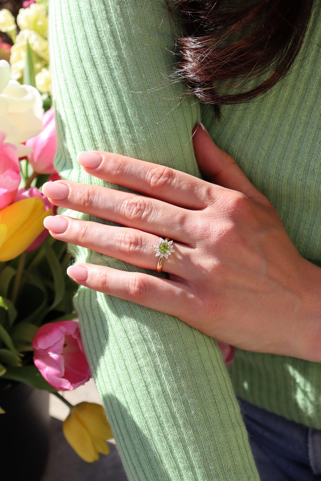 0.98ct Peridot & Diamond Starburst Ring