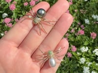 14K Yellow Gold Grey Pearl & Tsavorite Garnet Spider Brooch/Lapel Pin